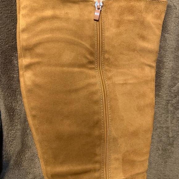 Brown Boots High to the knee with a inside zipper - Picture 3 of 7